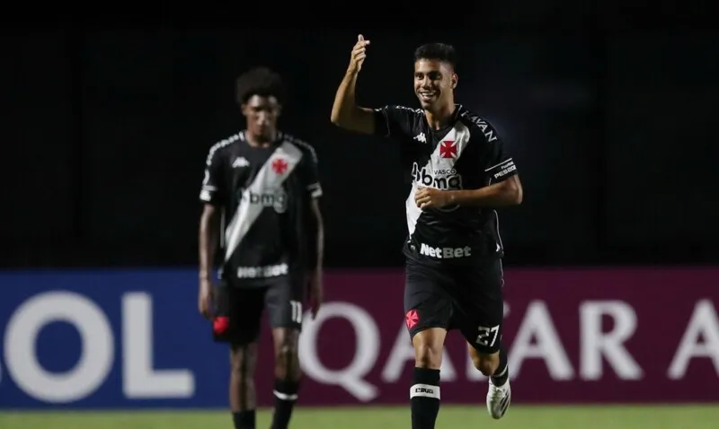 O jovem Tiago Reis garantiu a vitória do Vasco com gol nos minutos finais