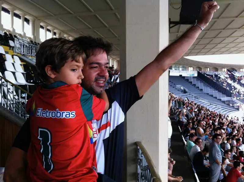 Filho do eterno Chico Anysio, outro grande vascaíno, Bruno conta que o pai não o influenciou na hora de escolher o time