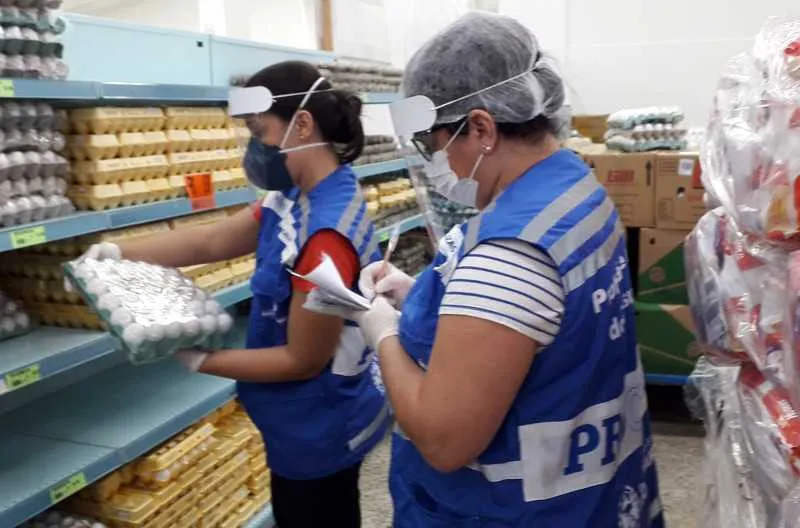Fiscais descartaram 26kg de produtos impróprios ao consumo
