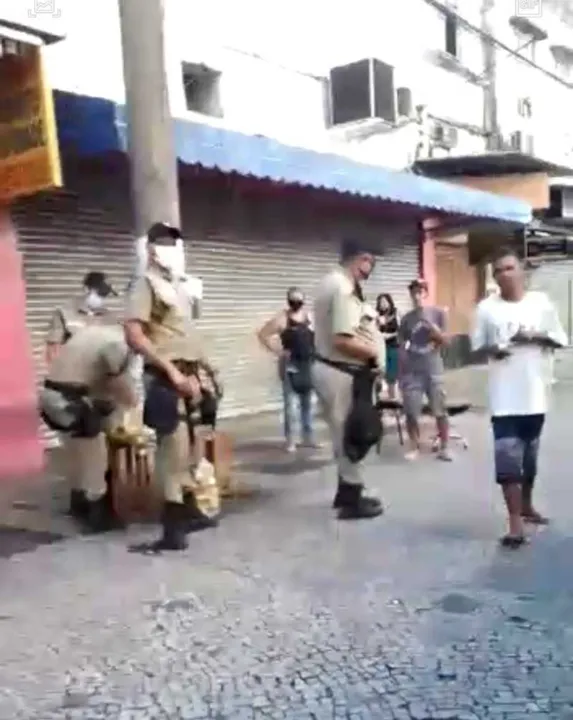 Imagem ilustrativa da imagem Ambulantes denunciam truculência de guardas em apreensões de mercadorias em Niterói