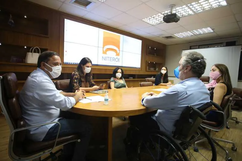 Imagem ilustrativa da imagem Prefeito de Niterói e reitor da UFF se reúnem para falar da retomada de projetos
