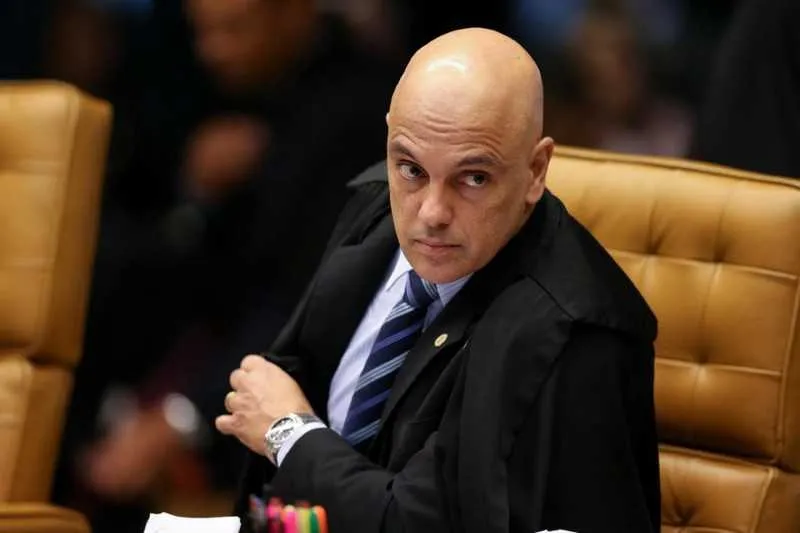 Ministro Alexandre de Moraes do STF aumentou multa para o Facebook caso não respeitassem a decisão