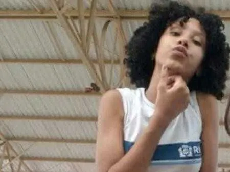 A estudante morreu aos 13 anos de idade, no dia 30 de março de 2017, após ser atingida por uma bala perdida 