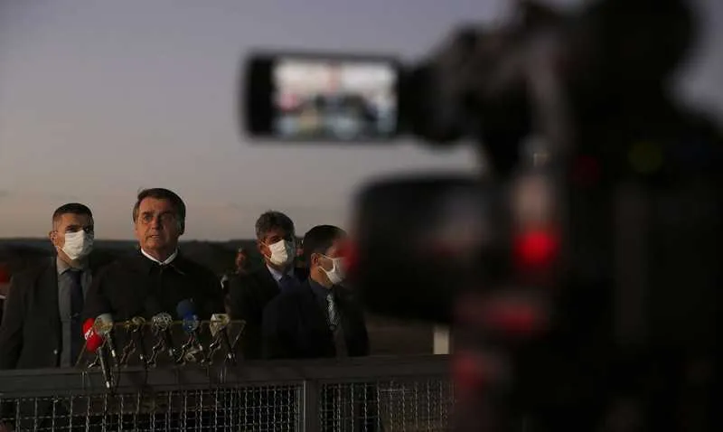 Apoiadora aguardava o presidente em frente ao Palácio da Alvorada