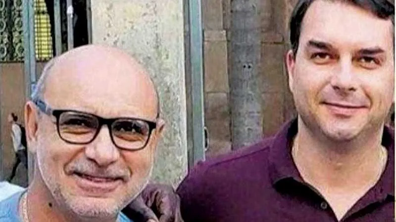 Ex-PM, Fabrício Queiroz, foi assessor parlamentar do senador Flavio Bolsonaro, quando ele era deputado estadual no Rio