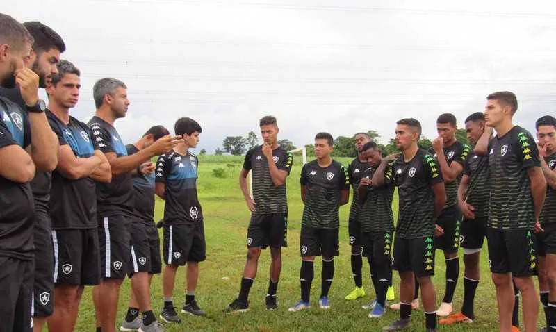 Suspensão de torneios coloca em dúvida ano para jovens do futebol