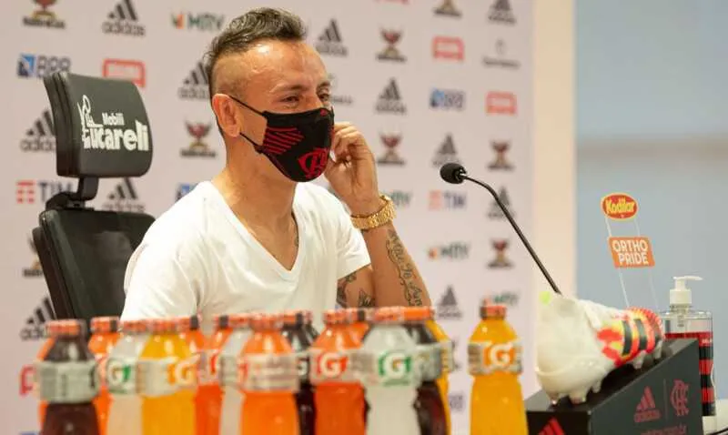 Imagem ilustrativa da imagem Flamengo: Rafinha concede entrevista cheia de emoção