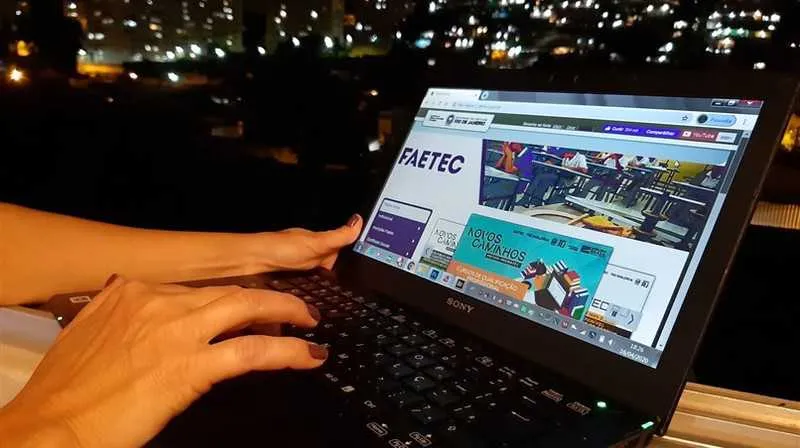 Imagem ilustrativa da imagem Governo do RJ poderá fazer convênios por computadores para estudantes