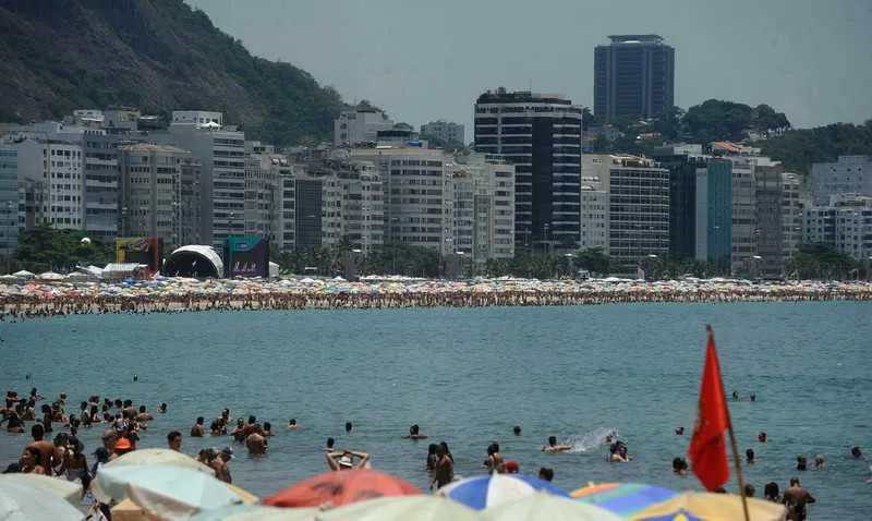 Imagem ilustrativa da imagem Cerca de 300 pessoas são retiradas da areia nas praias do Rio
