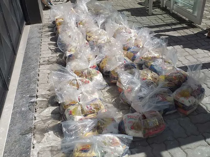 Projeto Social Maria Vaz faz bazar beneficente para arrecadar dinheiro a fim de montar 60 cestas básicas para 60 mães na Comunidade do Salgueiro, em São Gonçalo