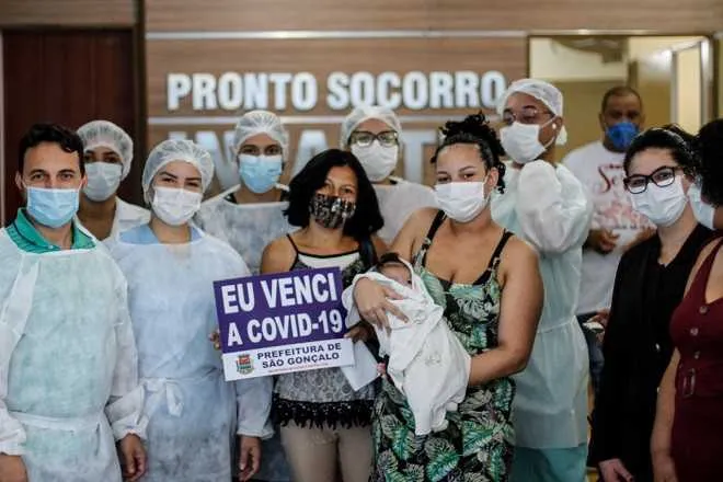 Imagem ilustrativa da imagem Bebê de três meses vence a Covid-19 e recebe alta de hospital em São Gonçalo