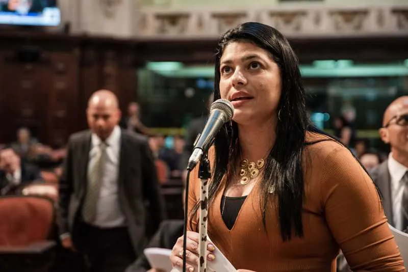 A lei é de autoria das deputadas Alana Passos e Martha Rocha