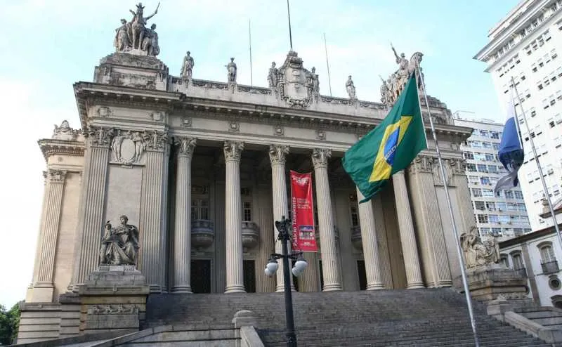 Imagem ilustrativa da imagem Comissão da Alerj aprova parecer de LDO com 589 emendas