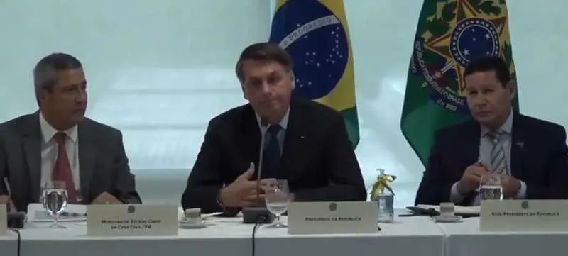 Imagem ilustrativa da imagem Bolsonaro se manifesta em rede social após liberação do vídeo
