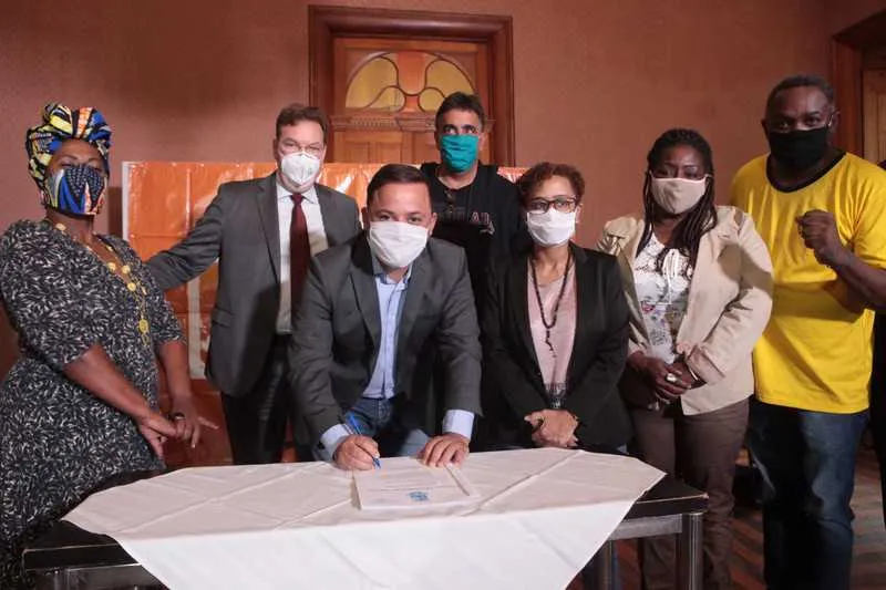 Imagem ilustrativa da imagem Niterói regulamenta cota para negros e pardos em concursos públicos
