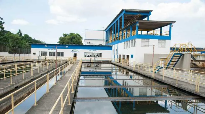 Cedae reduz 50% fornecimento de água 