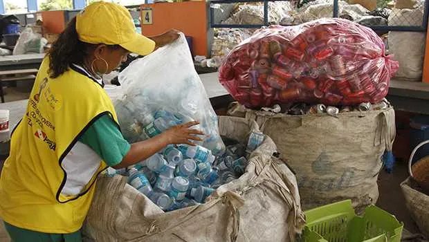 Imagem ilustrativa da imagem Comissão de Economia debate incentivos a projetos de reciclagem do RJ