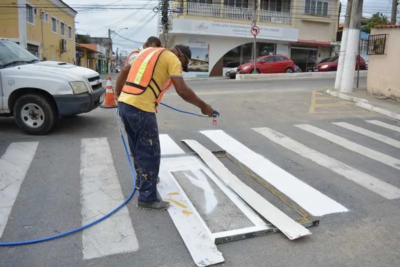 O reforço das faixas de pedestres teve início, na última semana, pelo bairro Balneário das Conchas e na Estrada do Boqueirão
