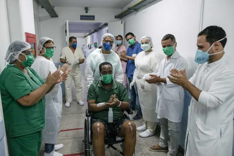 Imagem ilustrativa da imagem Hospital de Itaboraí comemora alta hospitalar de pacientes