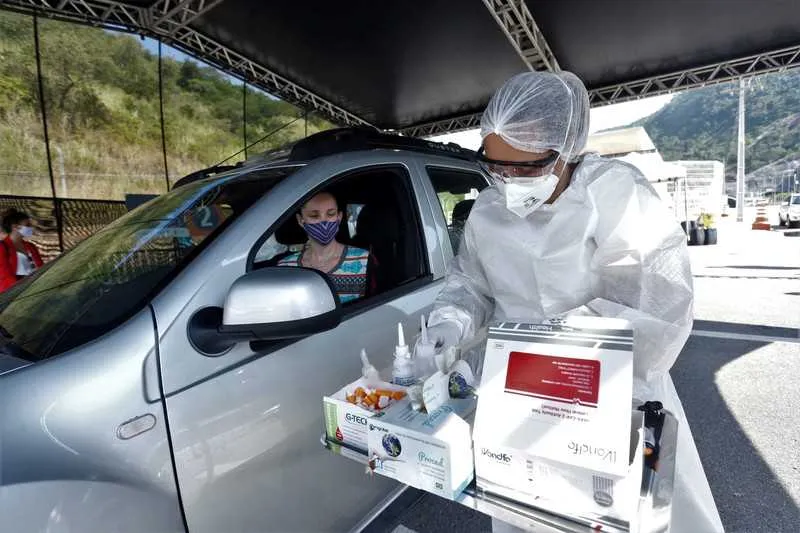 Imagem ilustrativa da imagem Niterói realiza teste rápido para Covid-19 em sistema drive-thru