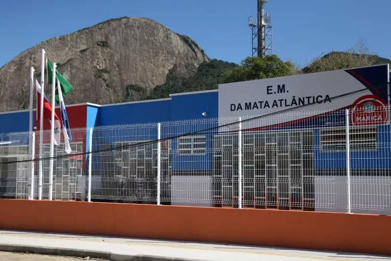 A escola tem capacidade para 420 alunos