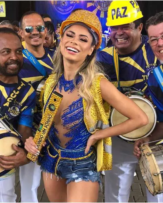 20 toneladas de alimentos vão ser distribuídos na comunidade da agremiação Unidos da Tijuca e 1 tonelada será entregue para cada escola de samba do grupo Especial e A 