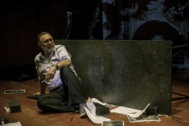 Imagem ilustrativa da imagem Peça 'Fóssil' tem três apresentações no Teatro Aliança Francesa