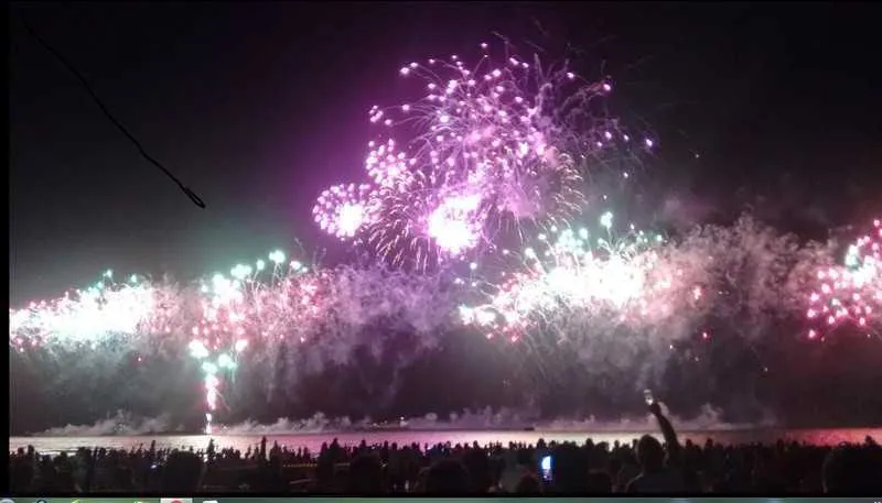 Imagem ilustrativa da imagem Prefeitura cancela queima de fogos e shows em réveillon da Praia do Forte, em Cabo Frio