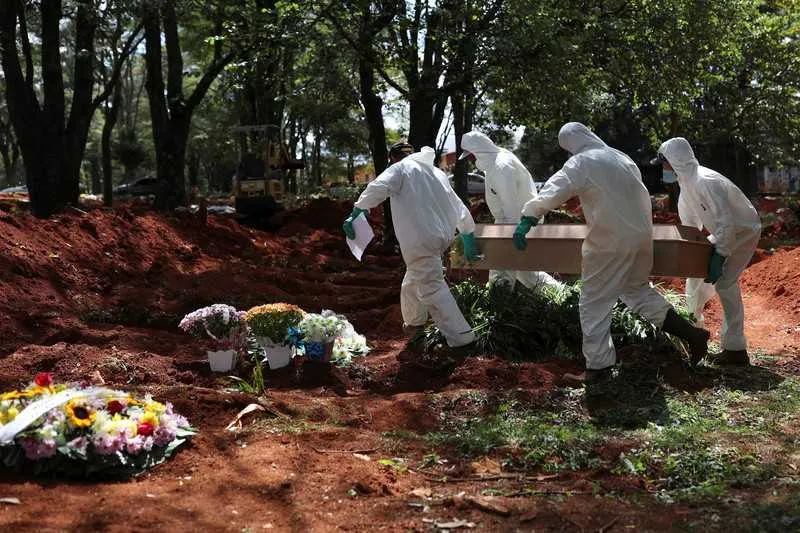 O número de enterros é crescente nos cemitérios das cidades brasileiras 