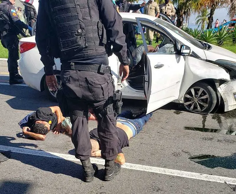 Quatro homens foram mortos e um ficou ferido 