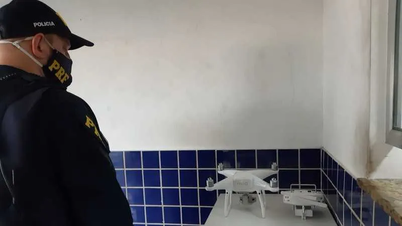 O homem não possuía os documentos necessários para dirigir a aeronave.