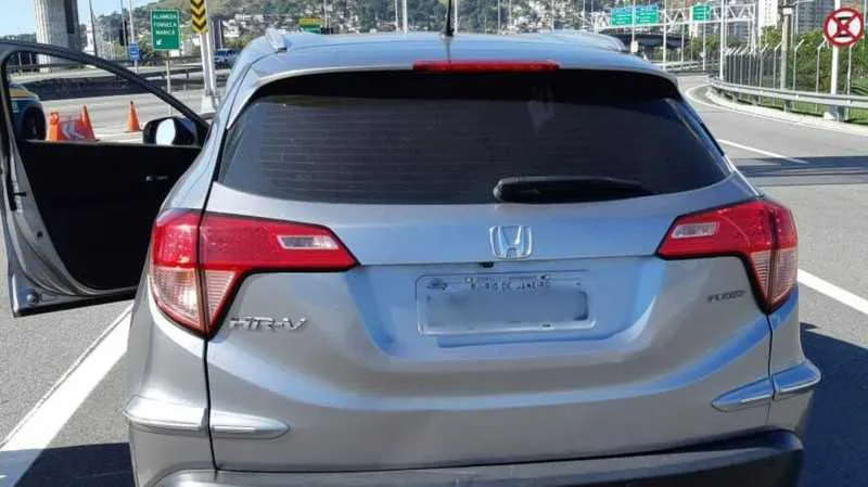 Imagem ilustrativa da imagem PRF recupera carro roubado na Ponte Rio-Niterói