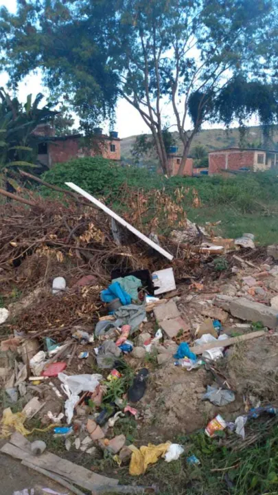 A última limpeza teria sido feita por um candidato a vereador, segundo os moradores