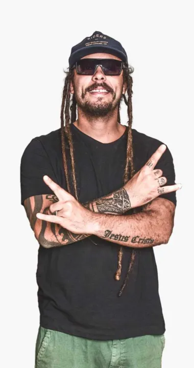 Igor Carvalho é cantor e compositor niteroiense