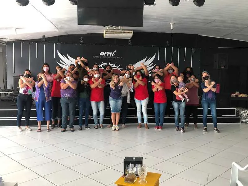A instituição disponibiliza uma rede de apoio constituída por outras mulheres para dar apoio as vítimas