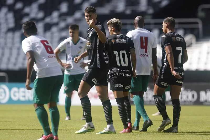 Apesar da resistência da Cabofriense, o Alvinegro dominou a partida