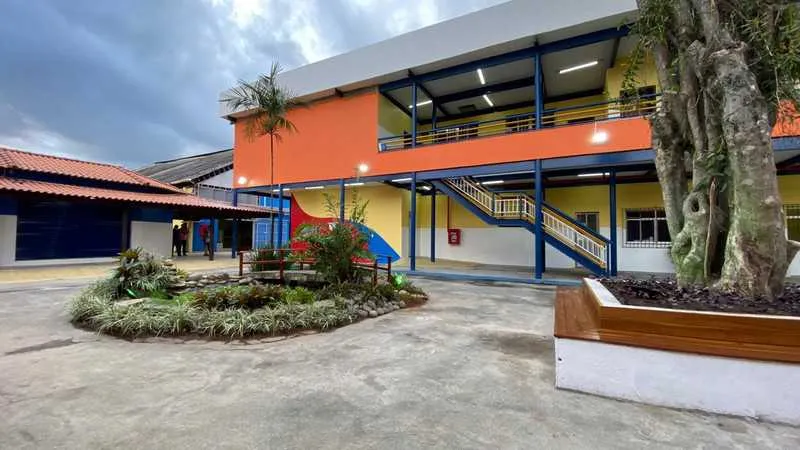 O prédio, onde funcionava o Colégio Cenecista, passou por uma revitalização geral 