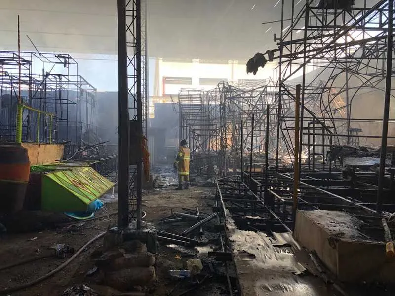  O fogo atingiu três alegorias