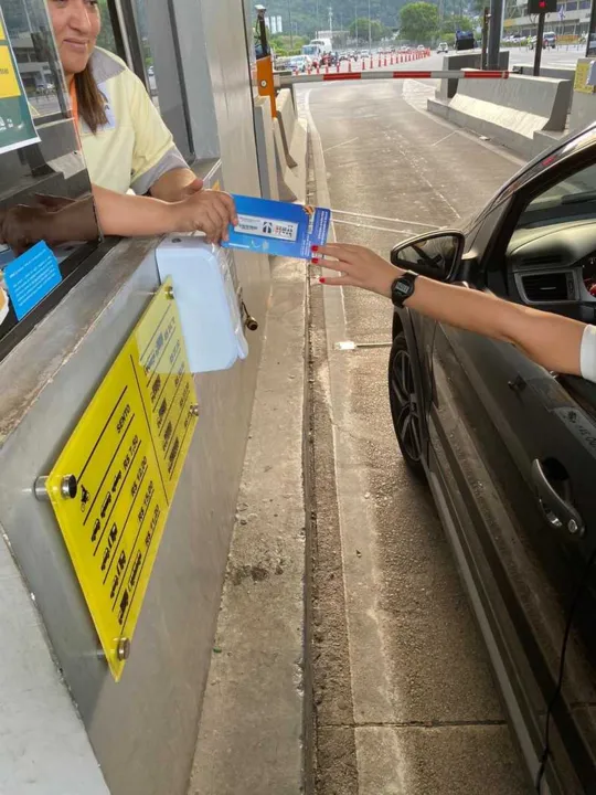 Dispositivo permite o uso de faixas automáticas, com pagamento de pedágio por cartão e sem passar por cabines de cobrança
