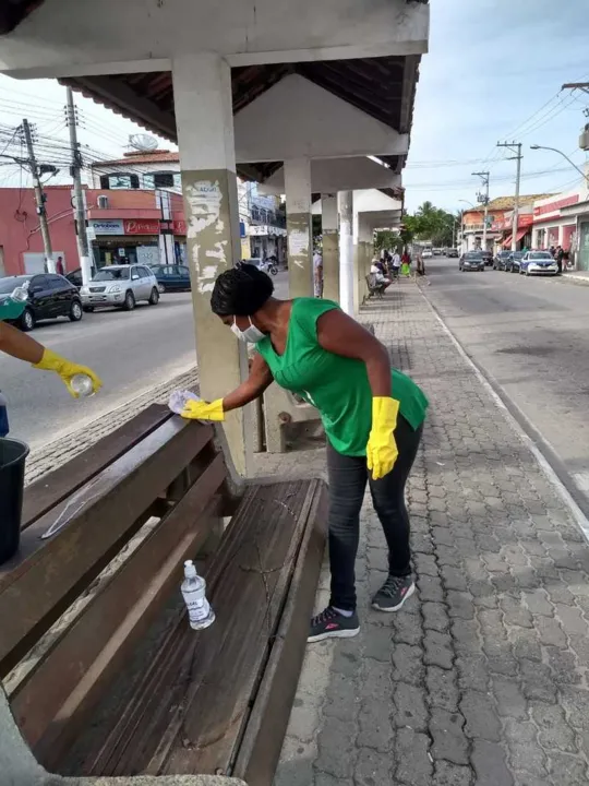 Ao todo, 15 pontos de ônibus receberam os serviços de higienização 