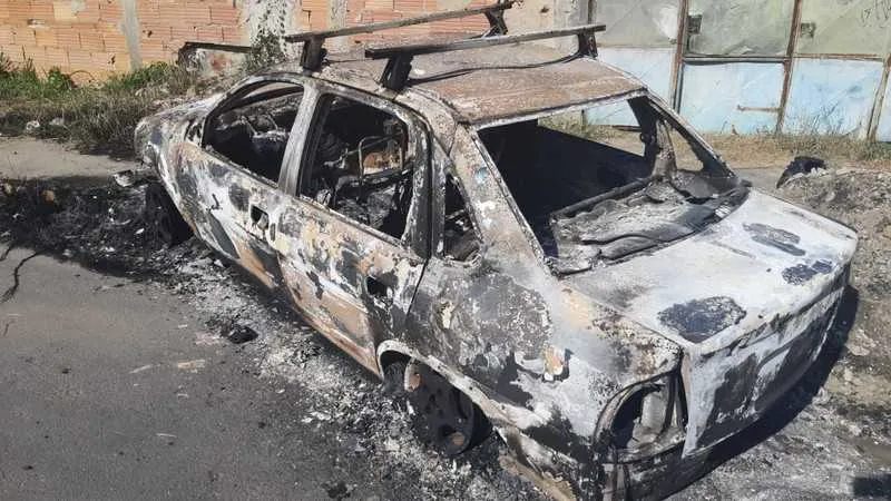 Veículo foi encontrado na manhã desta segunda-feira (13)