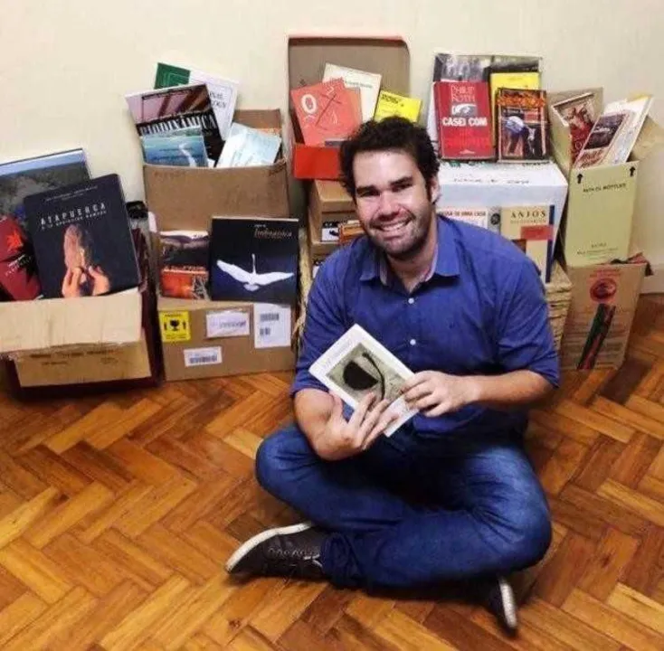 Imagem ilustrativa da imagem 'Histórias por Telefone' traz serviço de leitura para idosos no período de reclusão