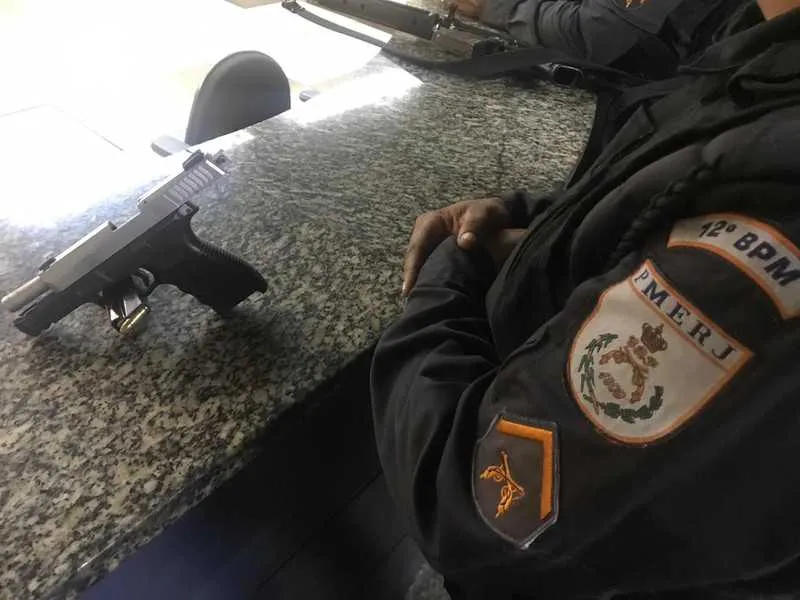 Pistola que estava com acusado foi apreendida 