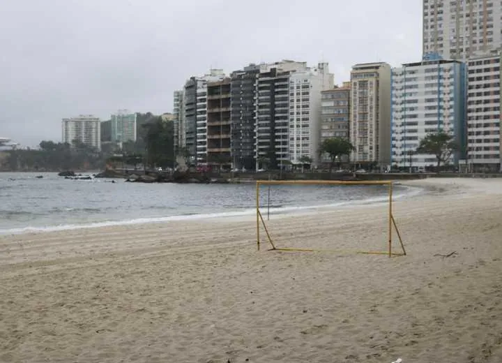 Imagem ilustrativa da imagem Corpo é encontrado dentro de tonel de lixo na Praia de Icaraí, em Niterói