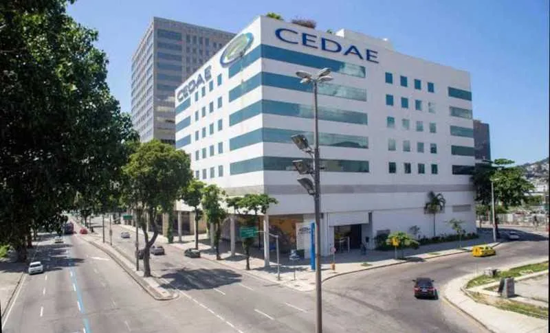 Protesto vai 'abraçar' o prédio da Cedae, no Centro, do Rio 
