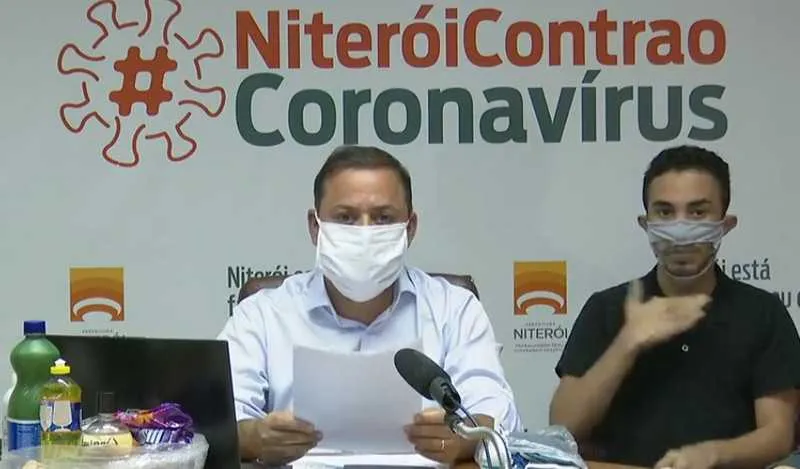 O prefeito Rodrigo Neves (PDT) atualizou a população de Niterói em transmissão ao vivo na página no Facebook da prefeitura