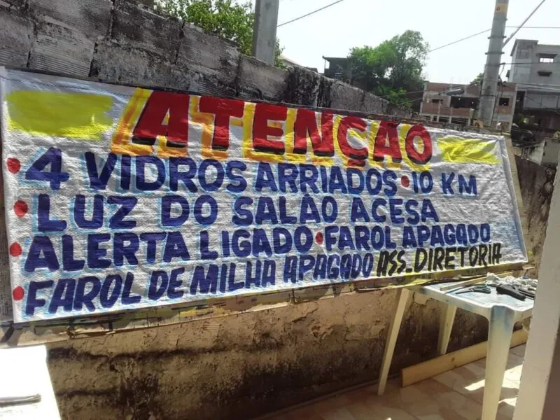 Faixa foi estendida numa das ruas do bairro