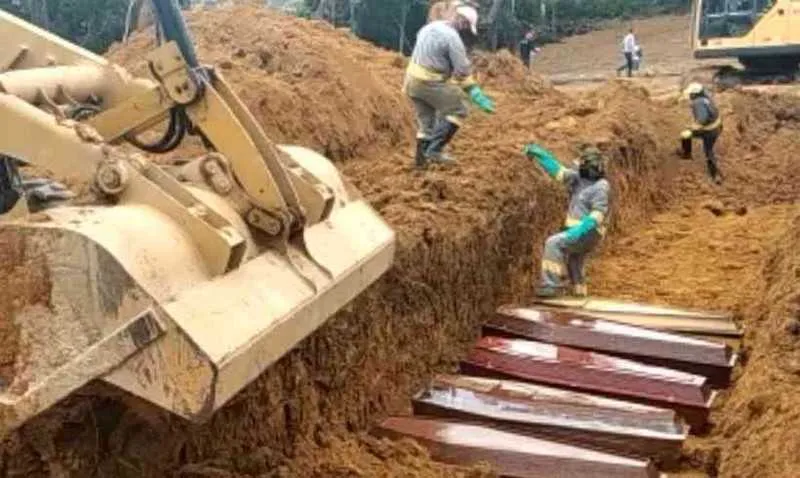 De acordo com entidade, estoque de caixões da cidade conta com menos de mil unidades e se a média de mortes por covid-19 for mantida, corpos podem ter que ser sepultados em sacos plásticos