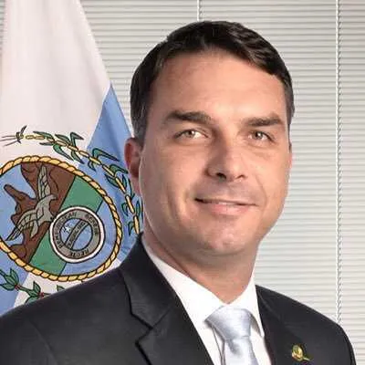 O caso das 'rachadinhas', envolve  Flávio Bolsonaro
