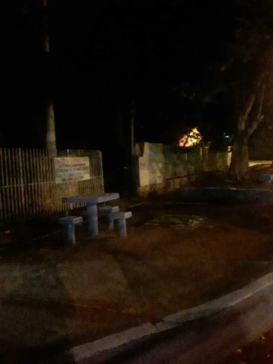 Praça do Feijão, no bairro Paraíso, segue sem luz há nove meses